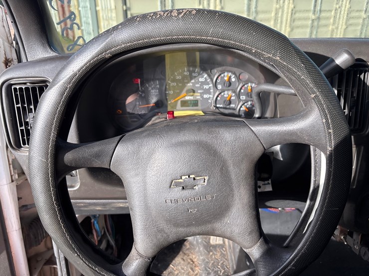 #129-•-2005-chevy-c5500-image-10