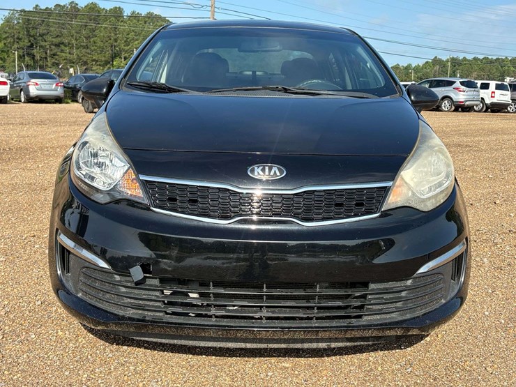 2016-kia-rio-4-door-awd-sedan-(87,338-miles)-image-4