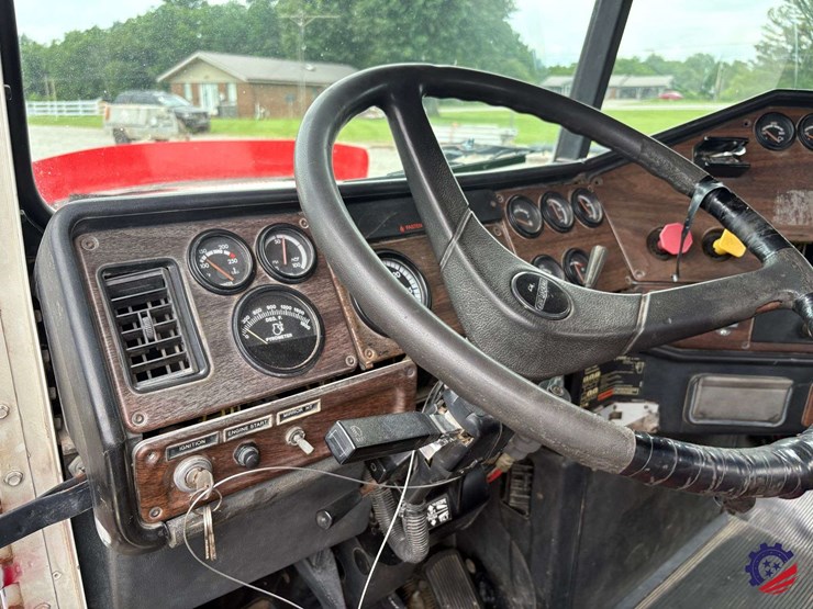 1993-freightliner-fld120-image-74