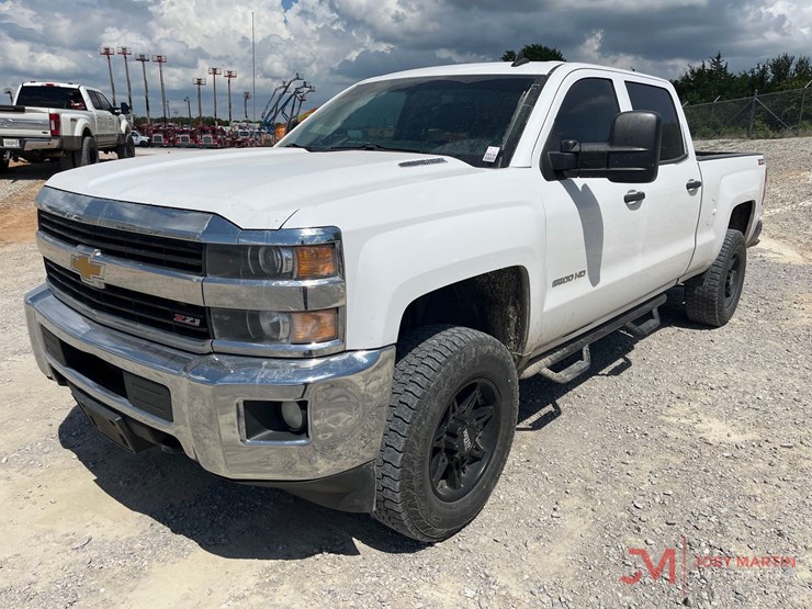 2015-chevrolet-silverado-2500-image-4