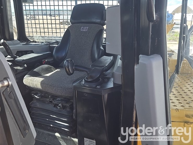 2019-caterpillar-d6t-lgp-image-47