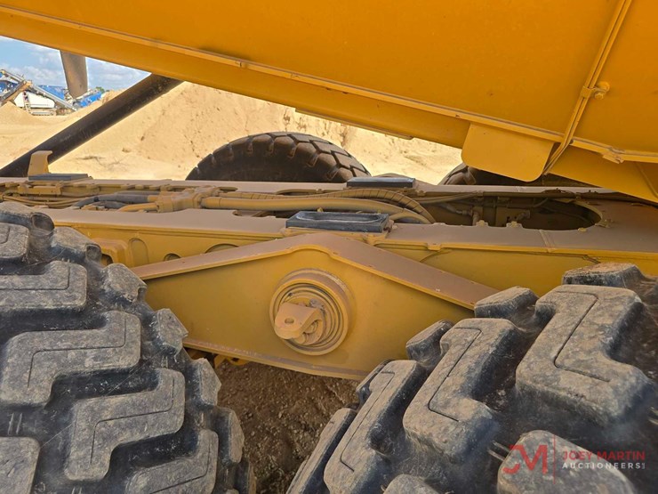 2021-caterpillar-745-image-13