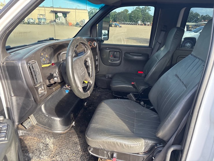 #129-•-2005-chevy-c5500-image-7