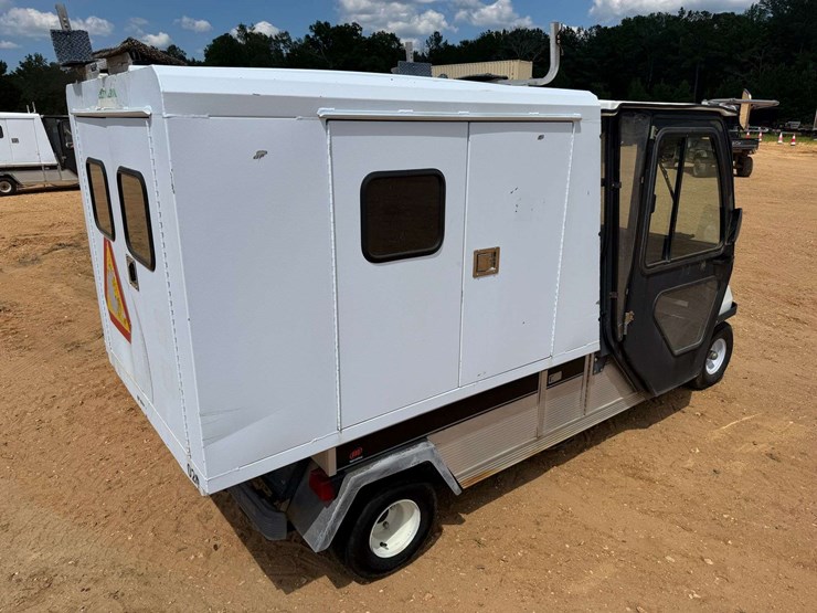 2005-club-car-carry-all-zmt-utility-cart-image-3