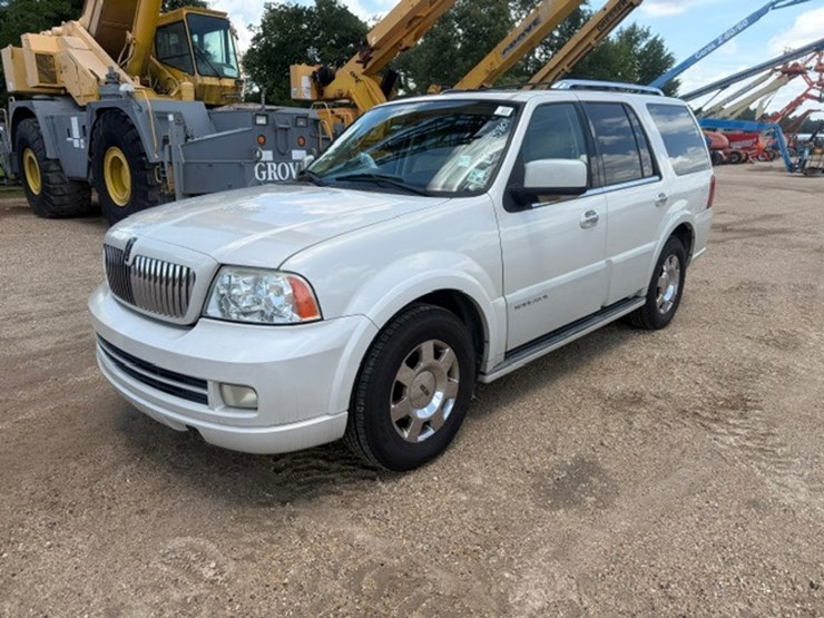 2005-lincoln-navigator-image-1