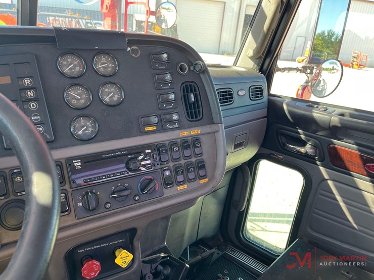 2016-peterbilt-365-image-21