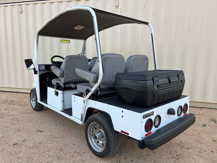 2012-columbia-6-seat-summit-golf-cart-(-875.8-hours)-image-2