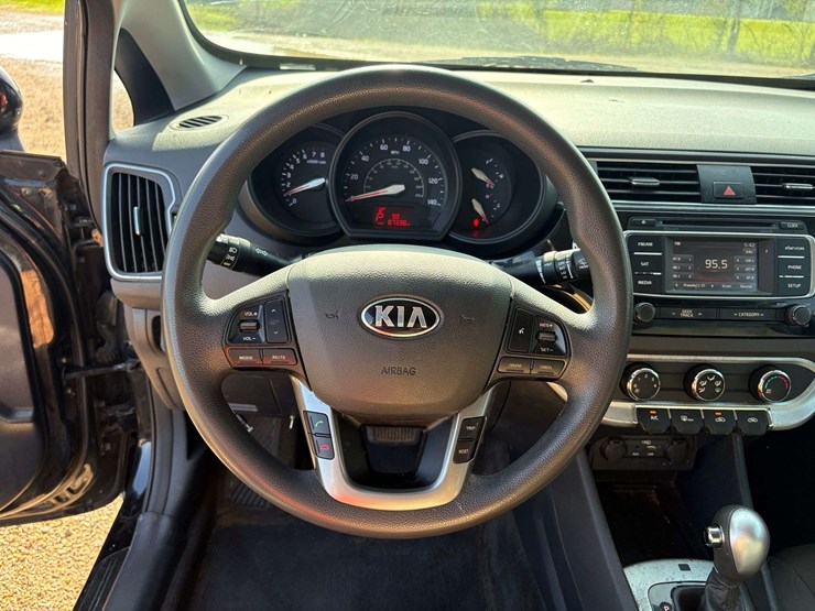 2016-kia-rio-4-door-awd-sedan-(87,338-miles)-image-13
