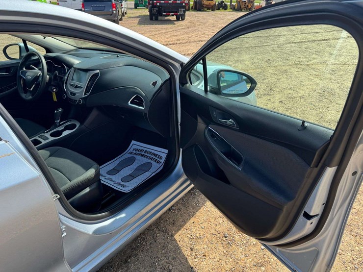 2018-chevrolet-cruze-ls-4-door-sedan-(73,376-miles)-image-15