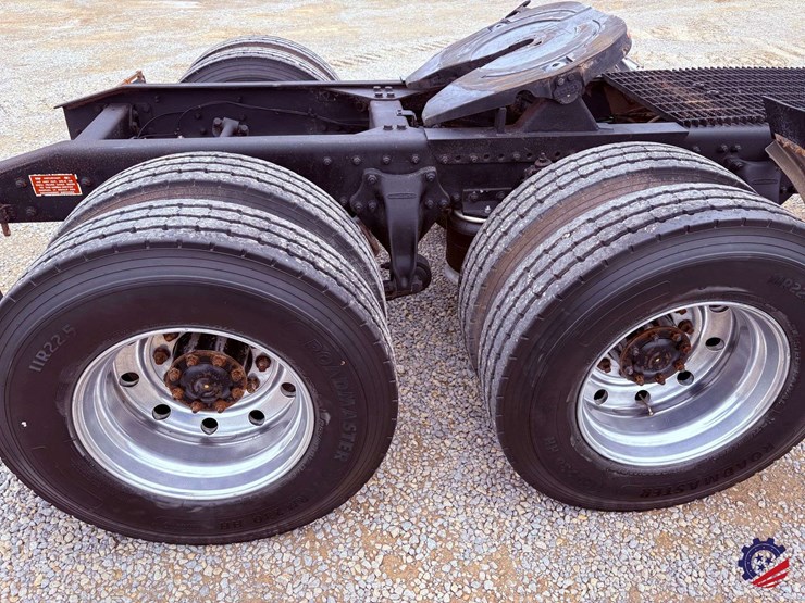 1993-freightliner-fld120-image-14