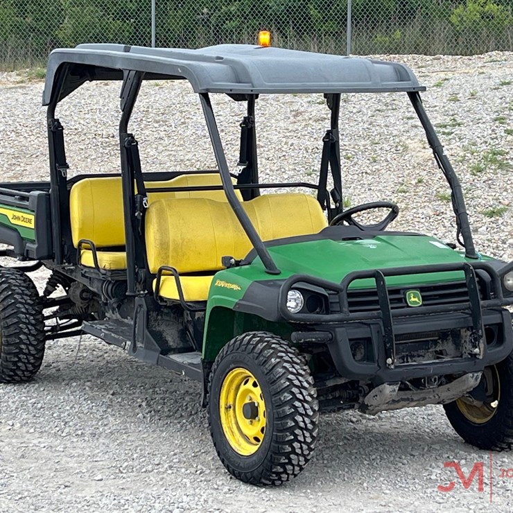 JOHN DEERE GATOR