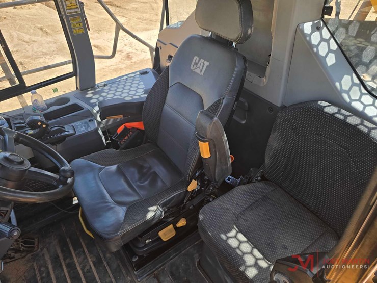 2021-caterpillar-745-image-28