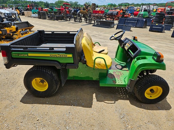2011-john-deere-gator-image-6