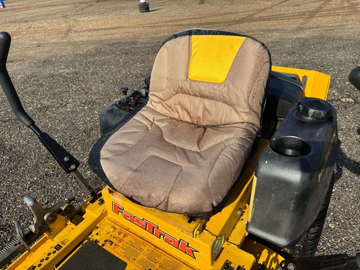 hustler-fastrack-42"-commercial-zero-turn-mower-image-9