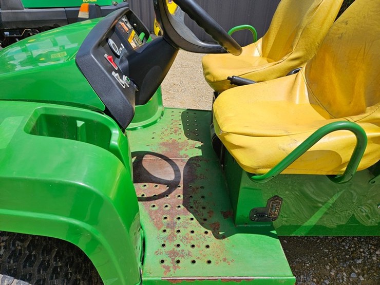 2014-john-deere-gator-image-12