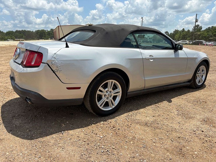 2010-ford-mustang-2-door-convertible-(117,578-miles)-image-4