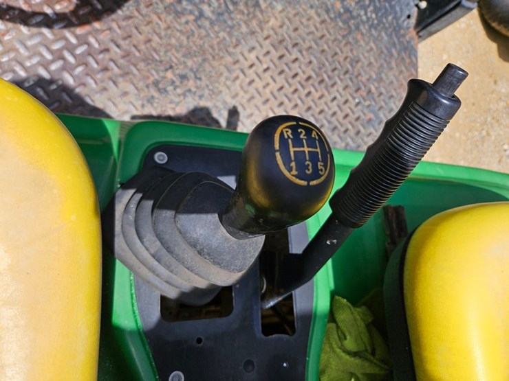 2020-john-deere-gator-image-29