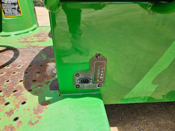 2011-john-deere-gator-image-13