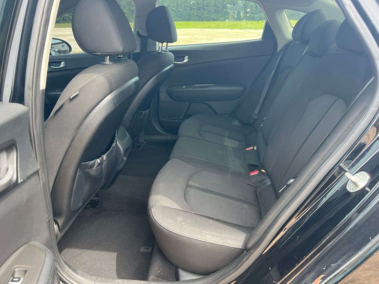 2016-kia-optima-4-door-sedan-(166,343-miles)-image-15