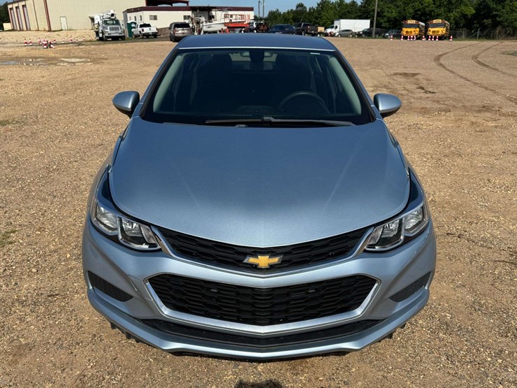 2018-chevrolet-cruze-ls-4-door-sedan-(73,376-miles)-image-5