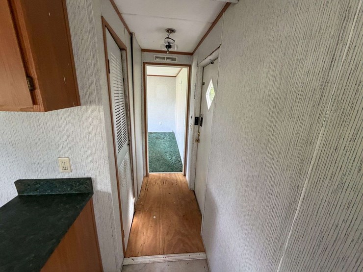 2000-horton-homes-inc.-14x64-2br/2bath-mobile-home-image-25