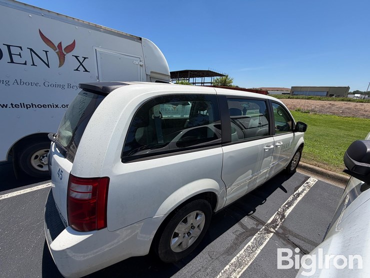 2010-dodge-grand-caravan-se-image-4