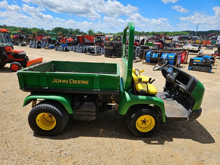2020-john-deere-gator-image-6