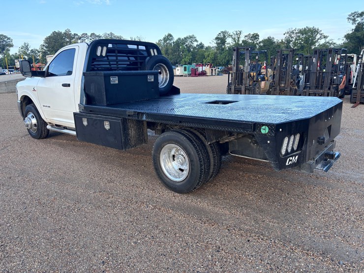 2020-dodge-ram-3500-image-3