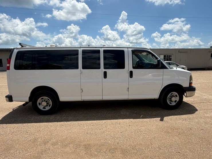 2013-chevrolet-express-3500-image-7
