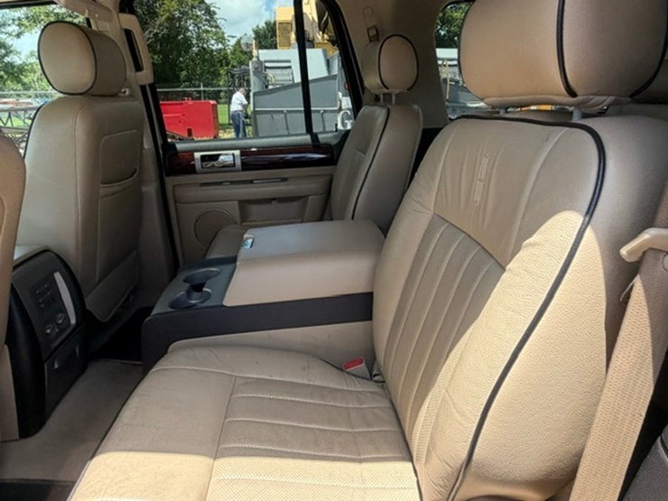 2005-lincoln-navigator-image-28