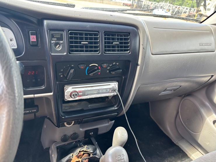 2002-toyota-tacoma-image-16
