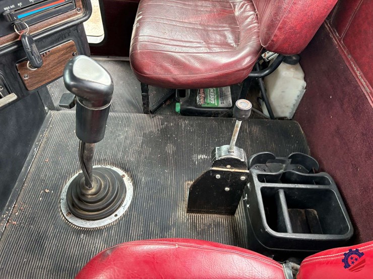 1996-freightliner-fld120-image-89