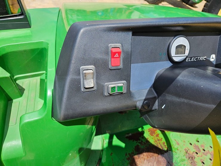 2011-john-deere-gator-image-30