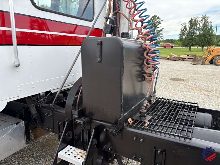 1996-freightliner-fld120-image-40