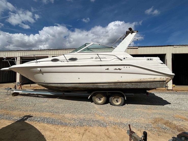 sea-ray-290-sundancer-cuddy-cabin-boat-image-2