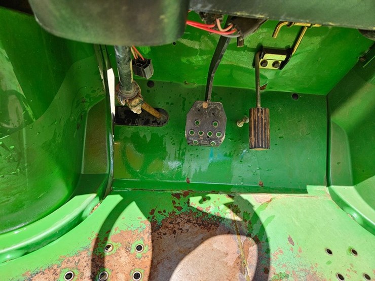 2014-john-deere-gator-image-33