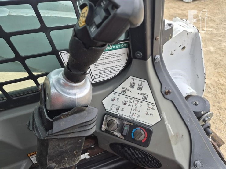2011-bobcat-s750-image-16