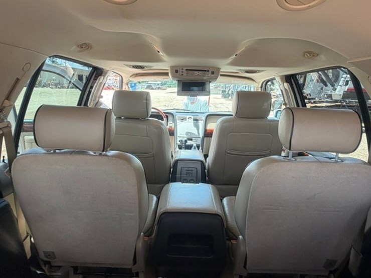 2005-lincoln-navigator-image-13