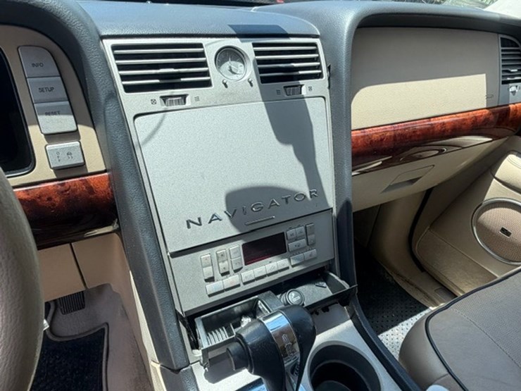 2005-lincoln-navigator-image-51