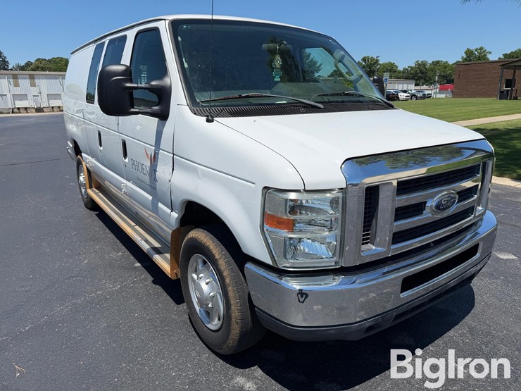 2013-ford-cargo-image-3