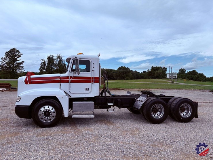 1993-freightliner-fld120-image-2