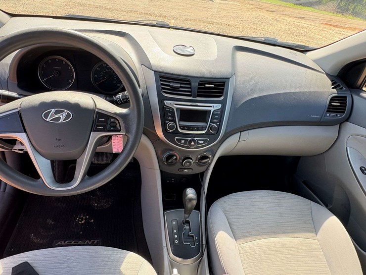 2017-hyundai-accent-4-door-hatchback-(116,839-miles)-image-14
