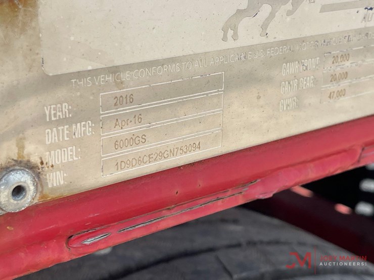 2016-peterbilt-365-image-48