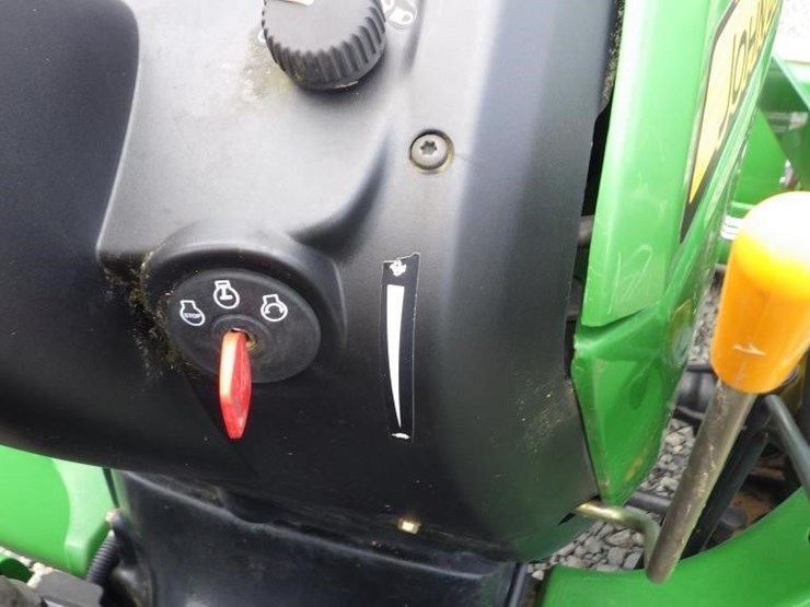 john-deere-3032e-image-32