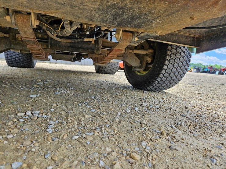2020-john-deere-gator-image-9