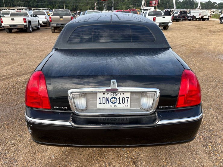 2008-lincoln-town-car-limousine-(86,235-miles)-image-6
