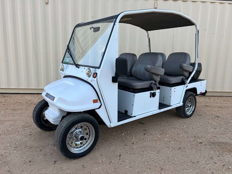 2012-columbia-6-seat-summit-golf-cart-(-875.8-hours)-image-1
