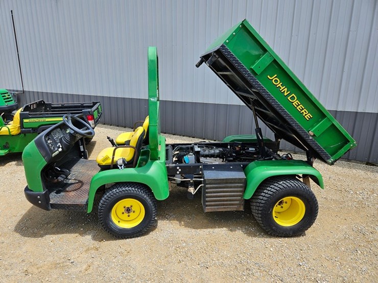 2020-john-deere-gator-image-37