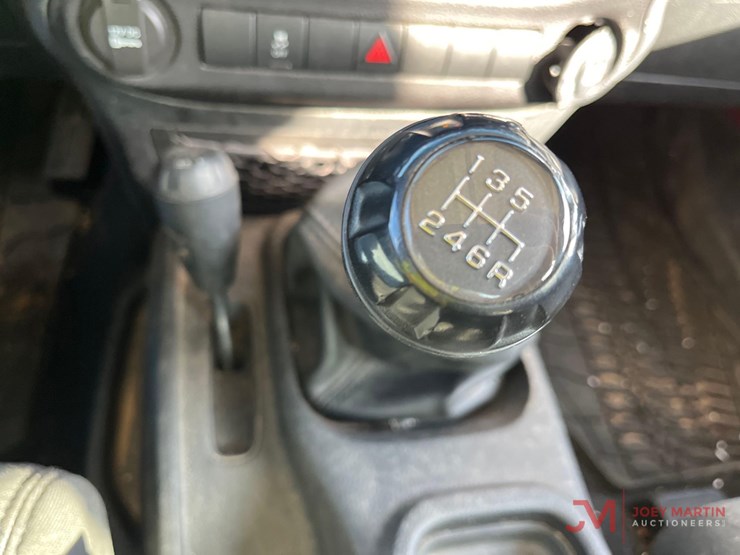 2012-jeep-wrangler-sport-image-19