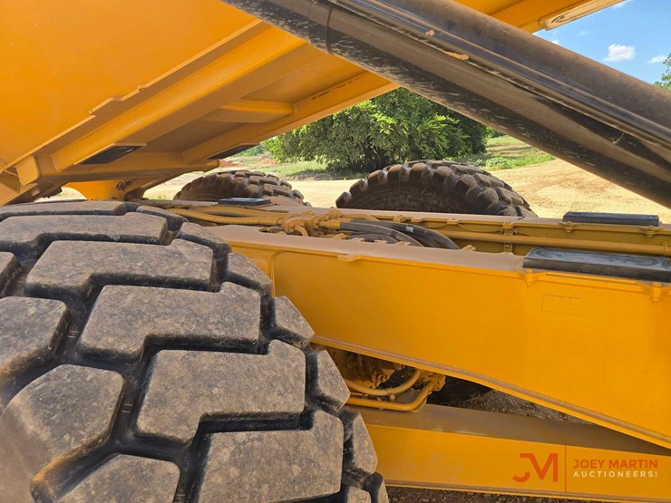 2021-caterpillar-745-image-18